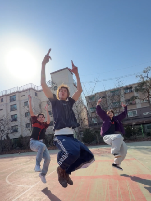 @CORTIS