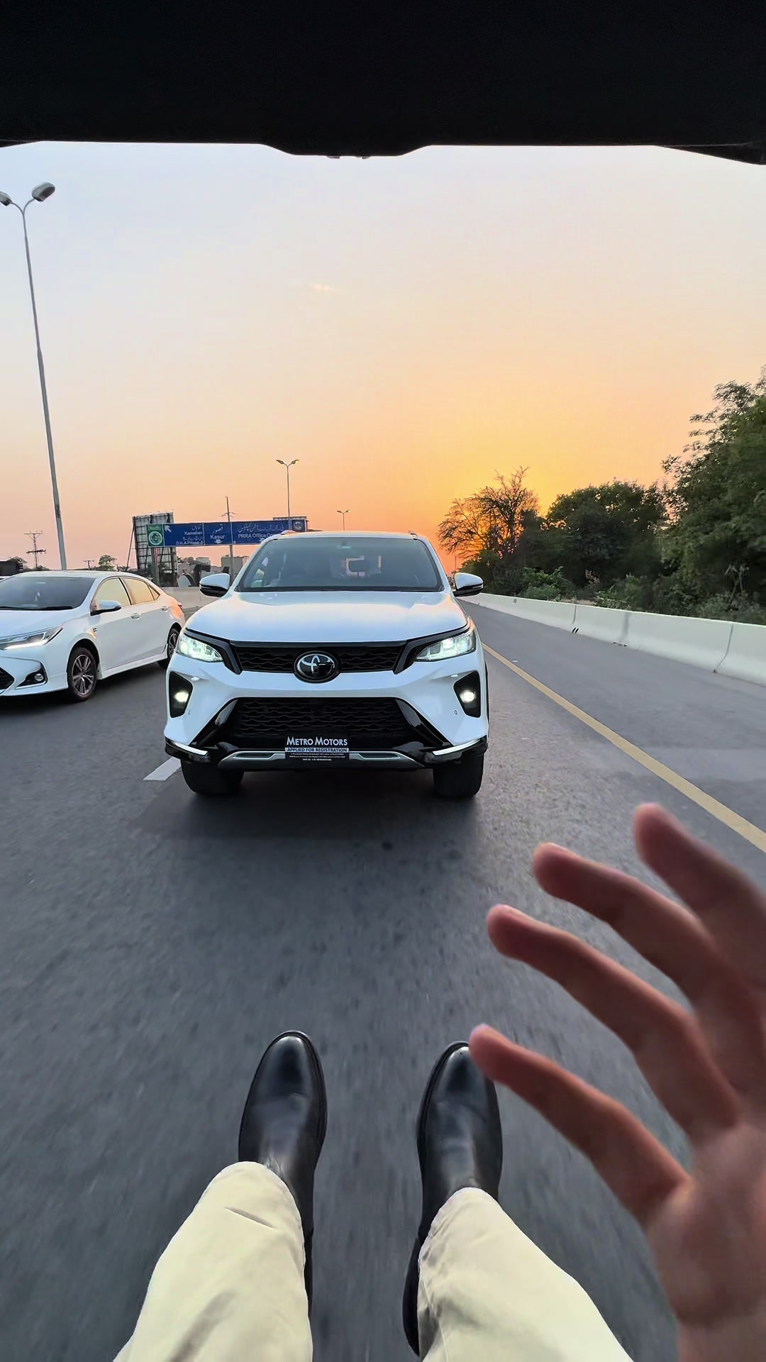 @METRO MOTORS
