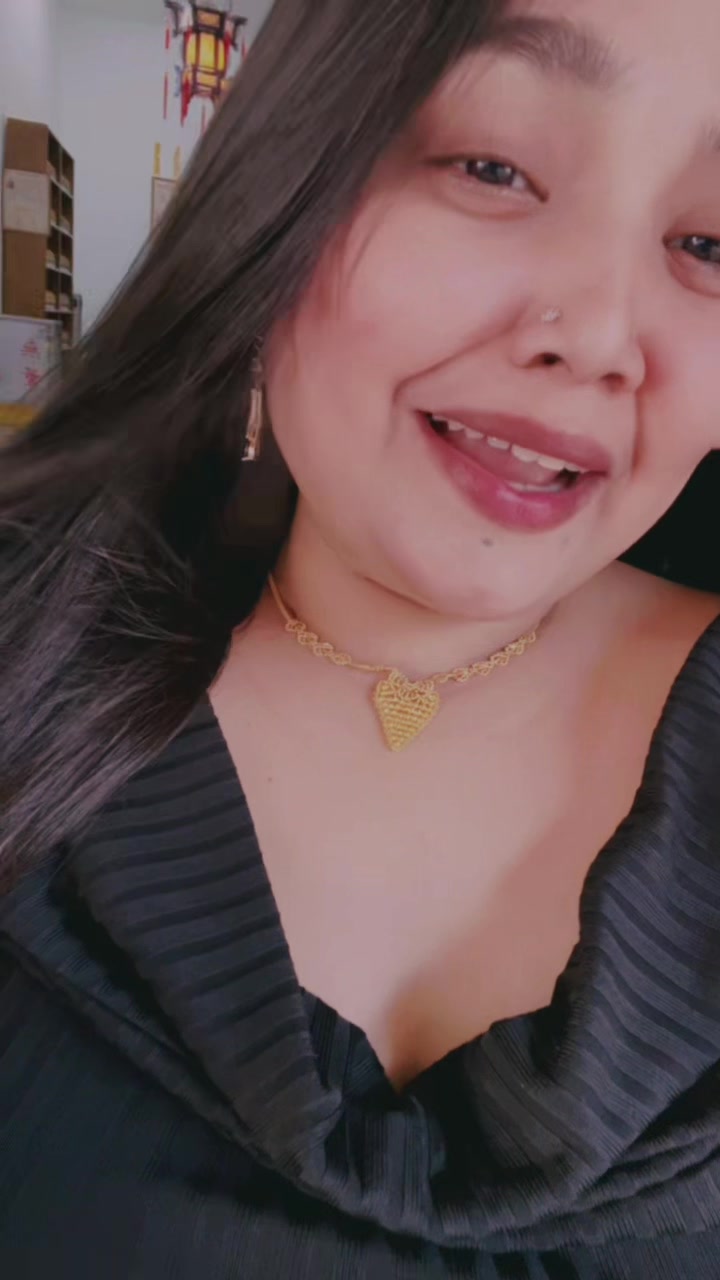 @হাসির 💋 রানি