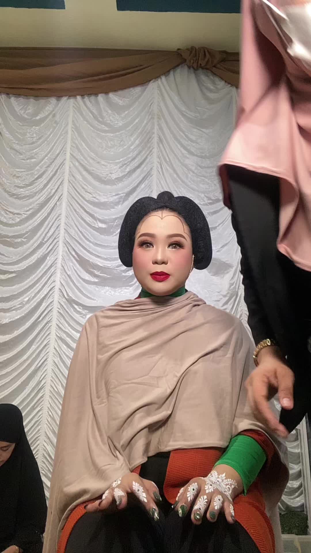 @hermawatimakeuphairdo,MUABone