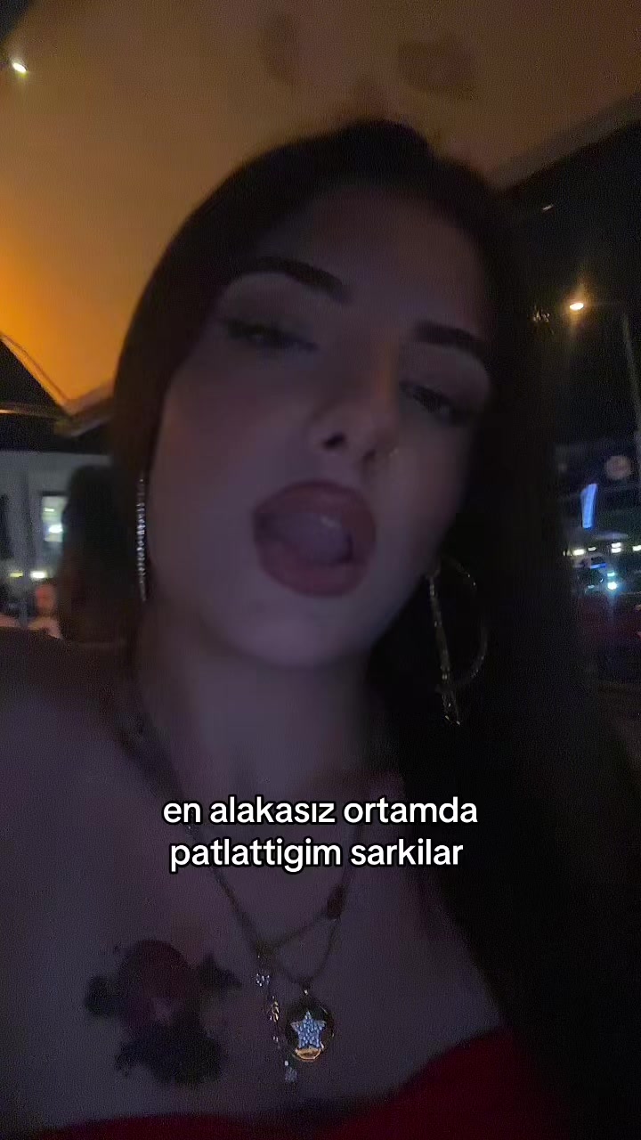 @Azra Eşref