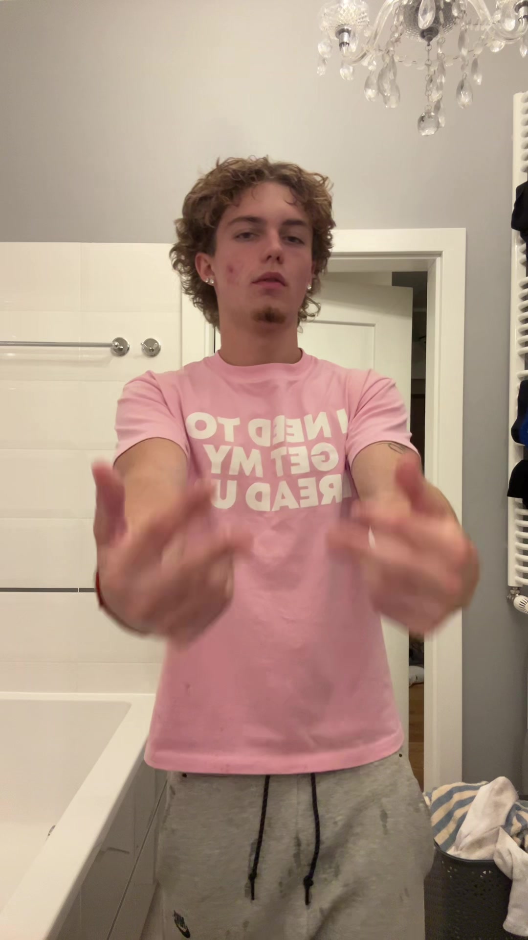 @Sqwimeee