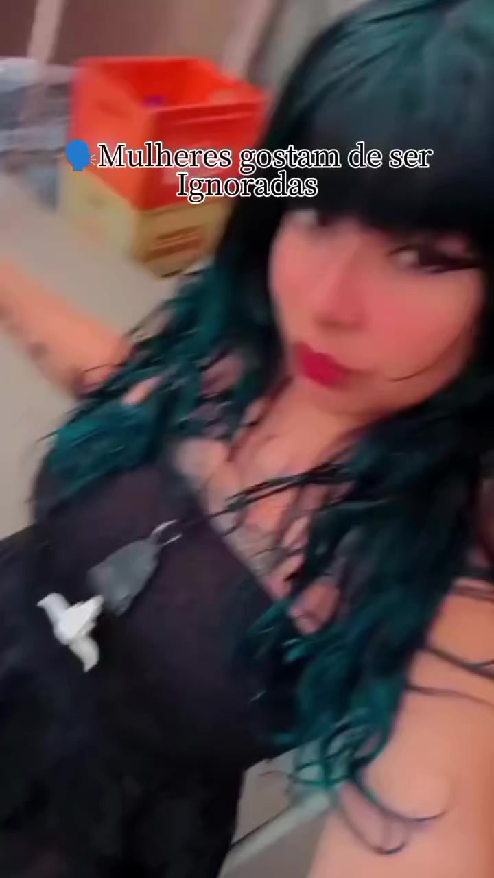 @Tainá