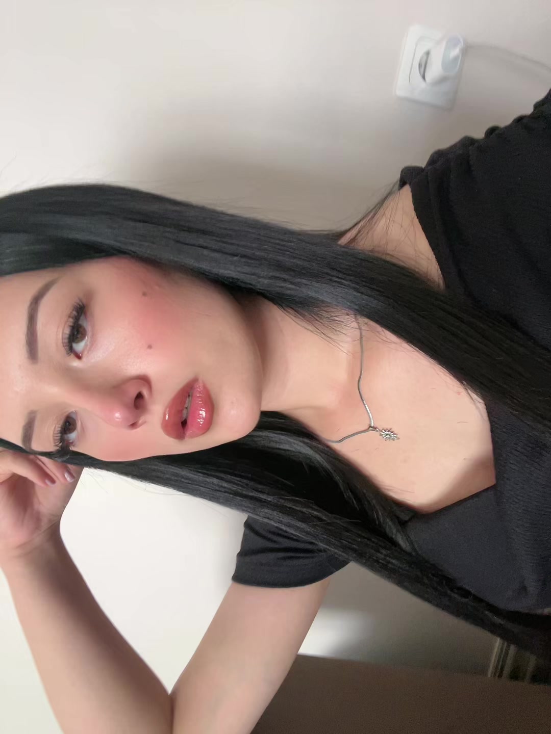 @llhe8na_