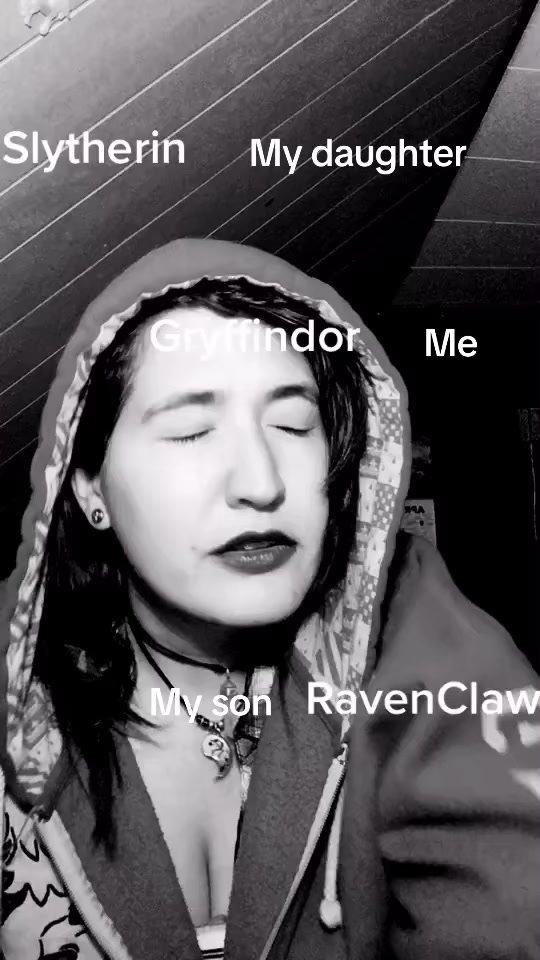 @Oginiiwaabigwan