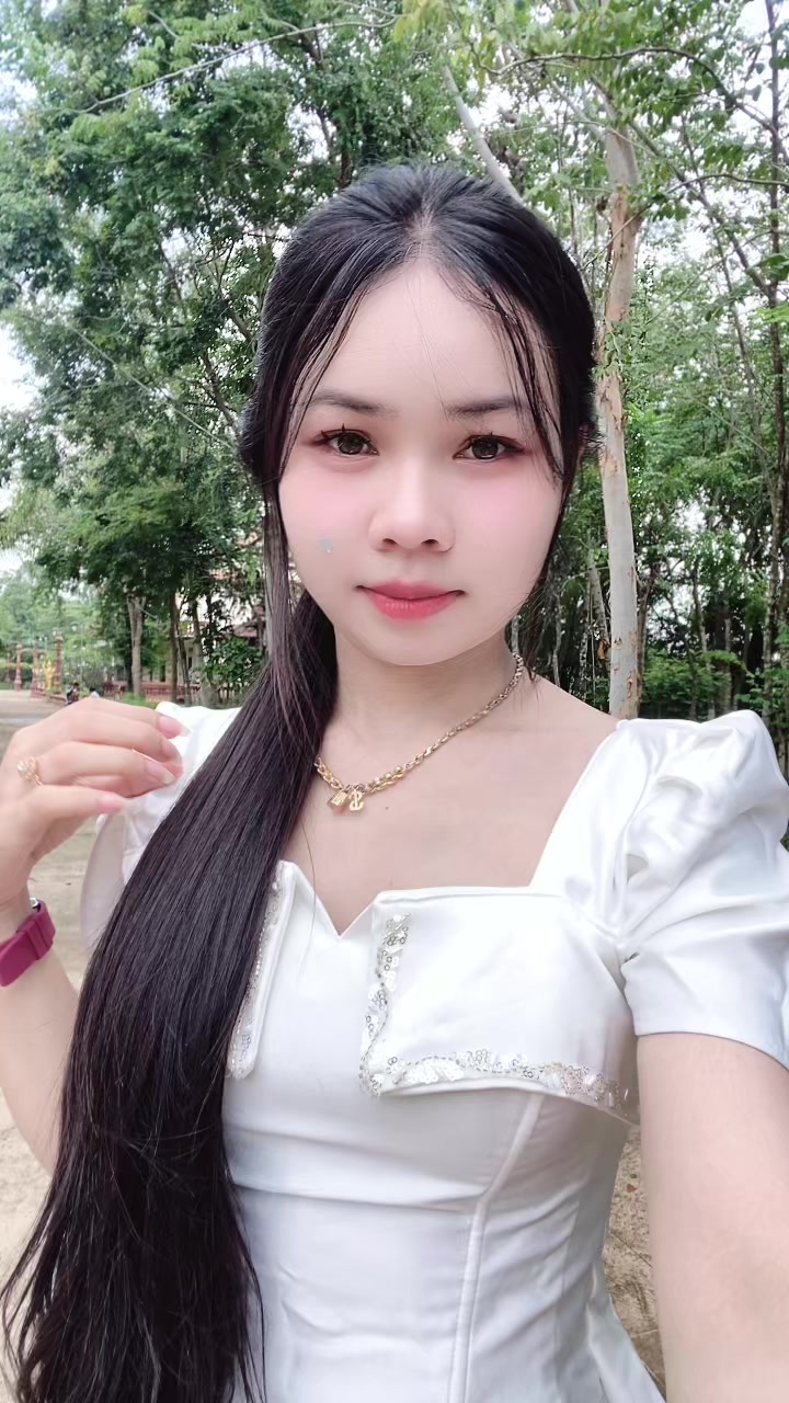@Ł&Yacute;-លី 🎀