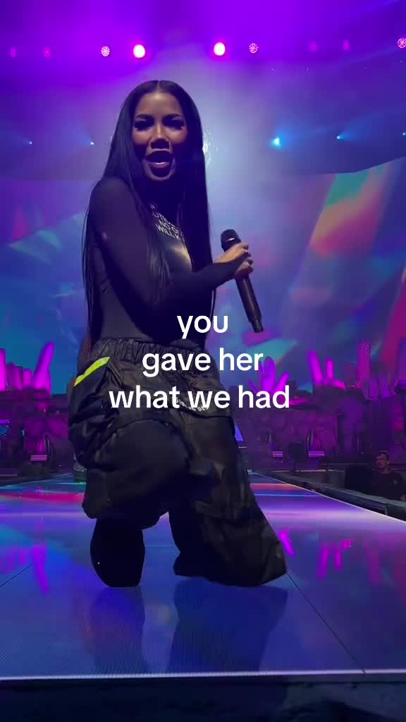 @⃟