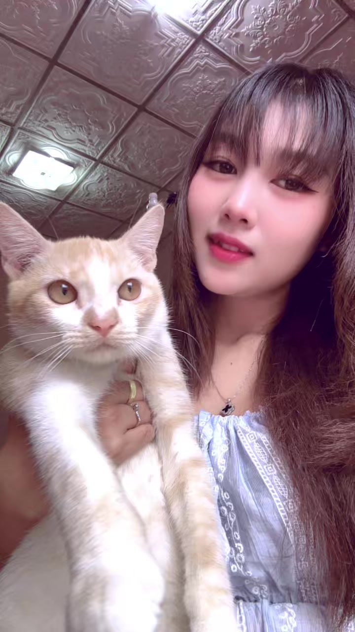 @Chompoo