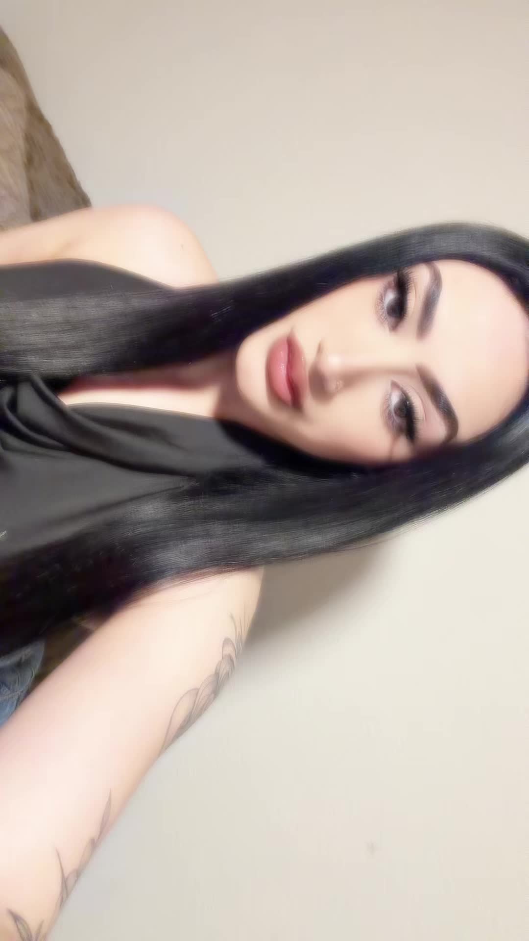 @Sharlinee🎀