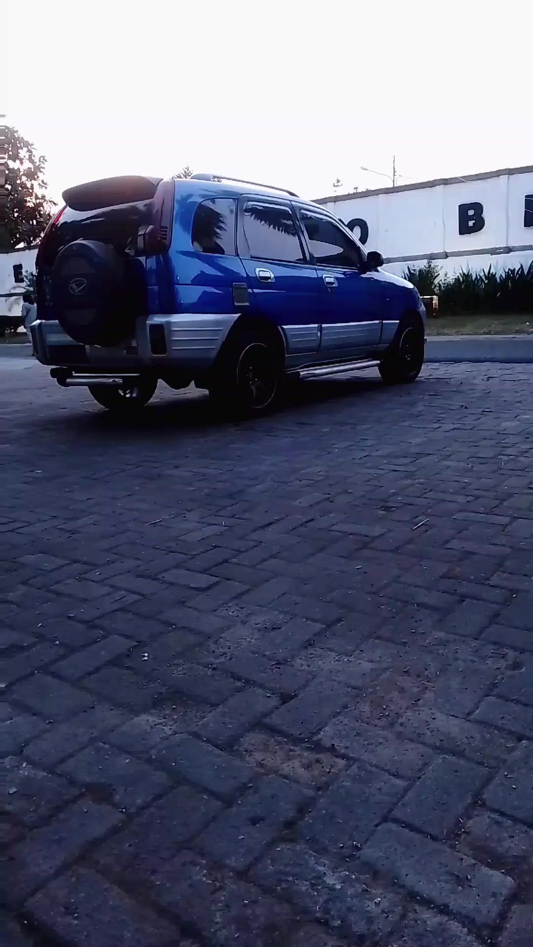 @Motuba