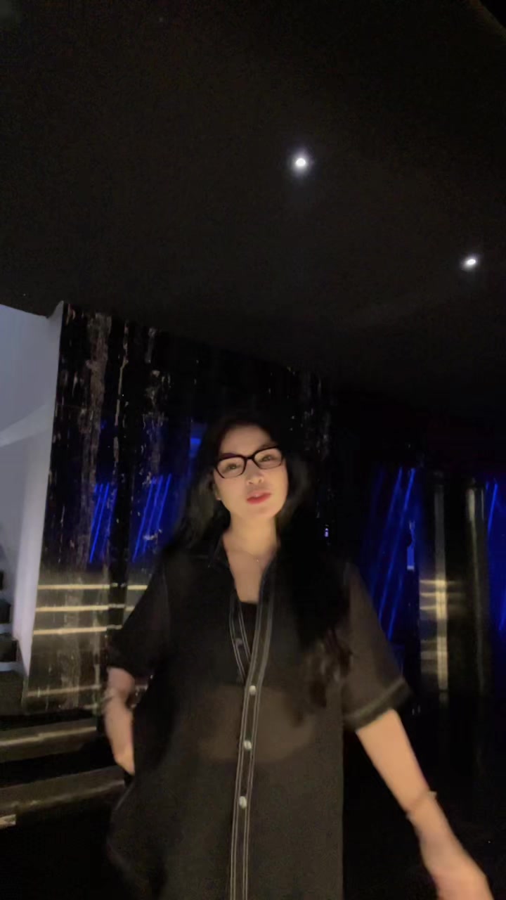 @Dhinycubel