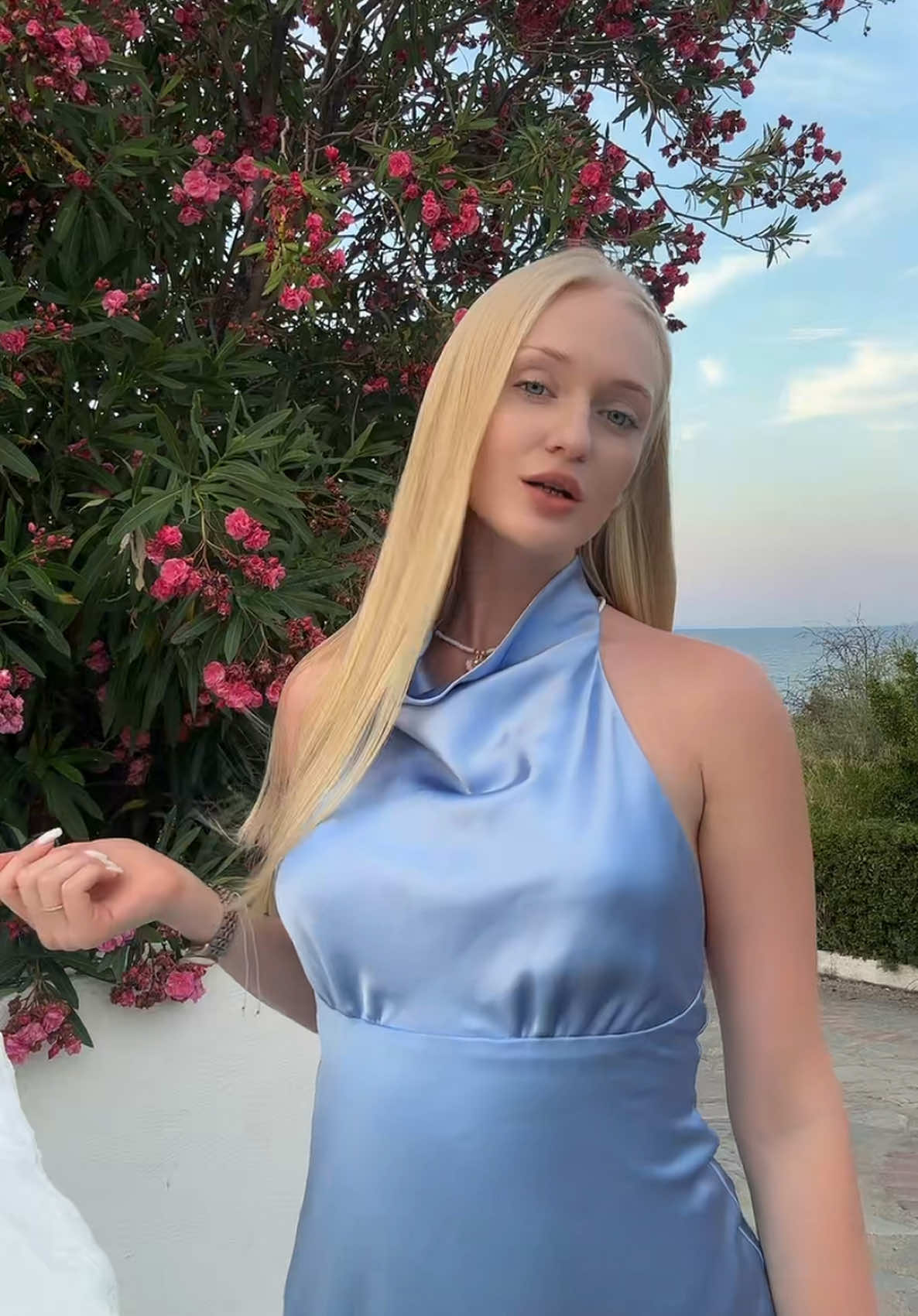 @babeblondee