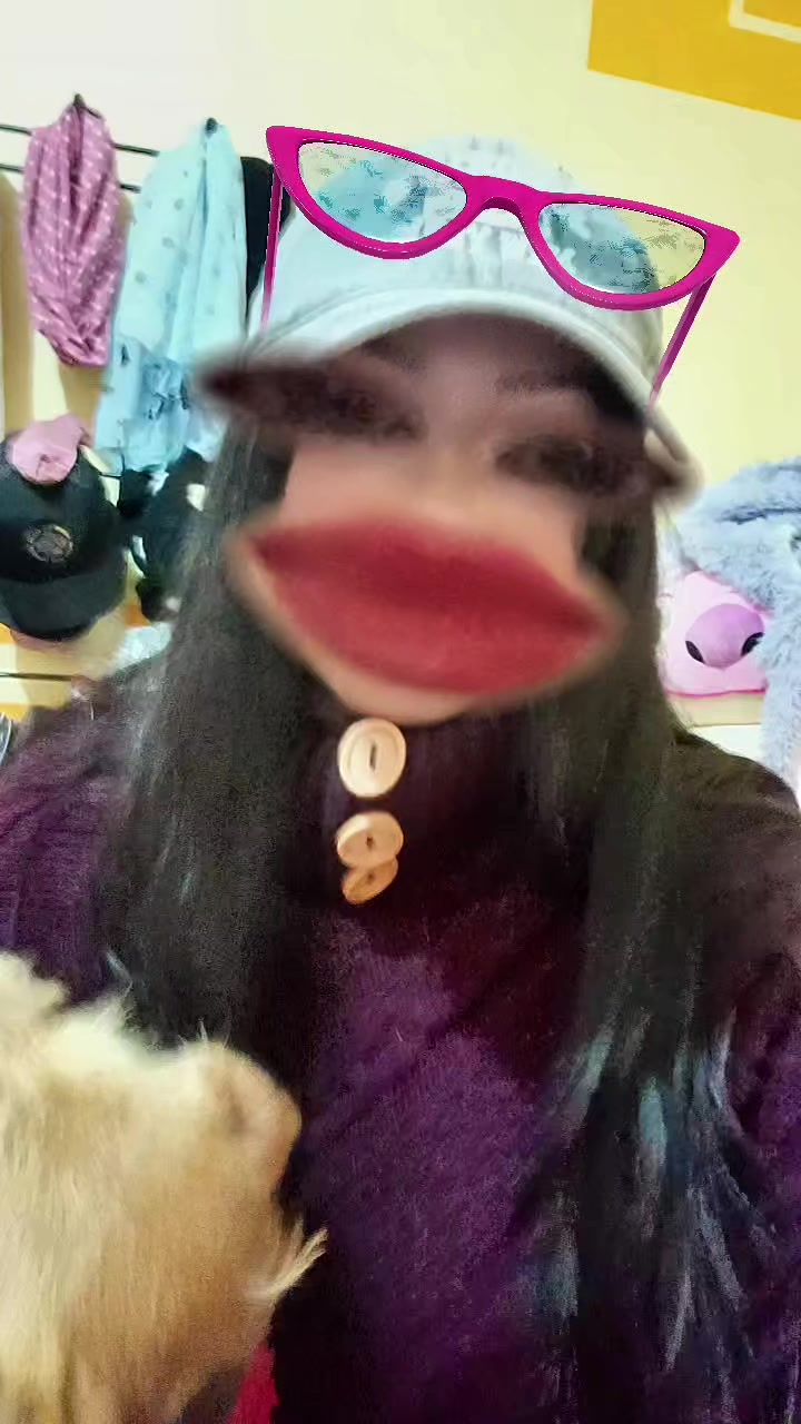 @LIZZ🥭
