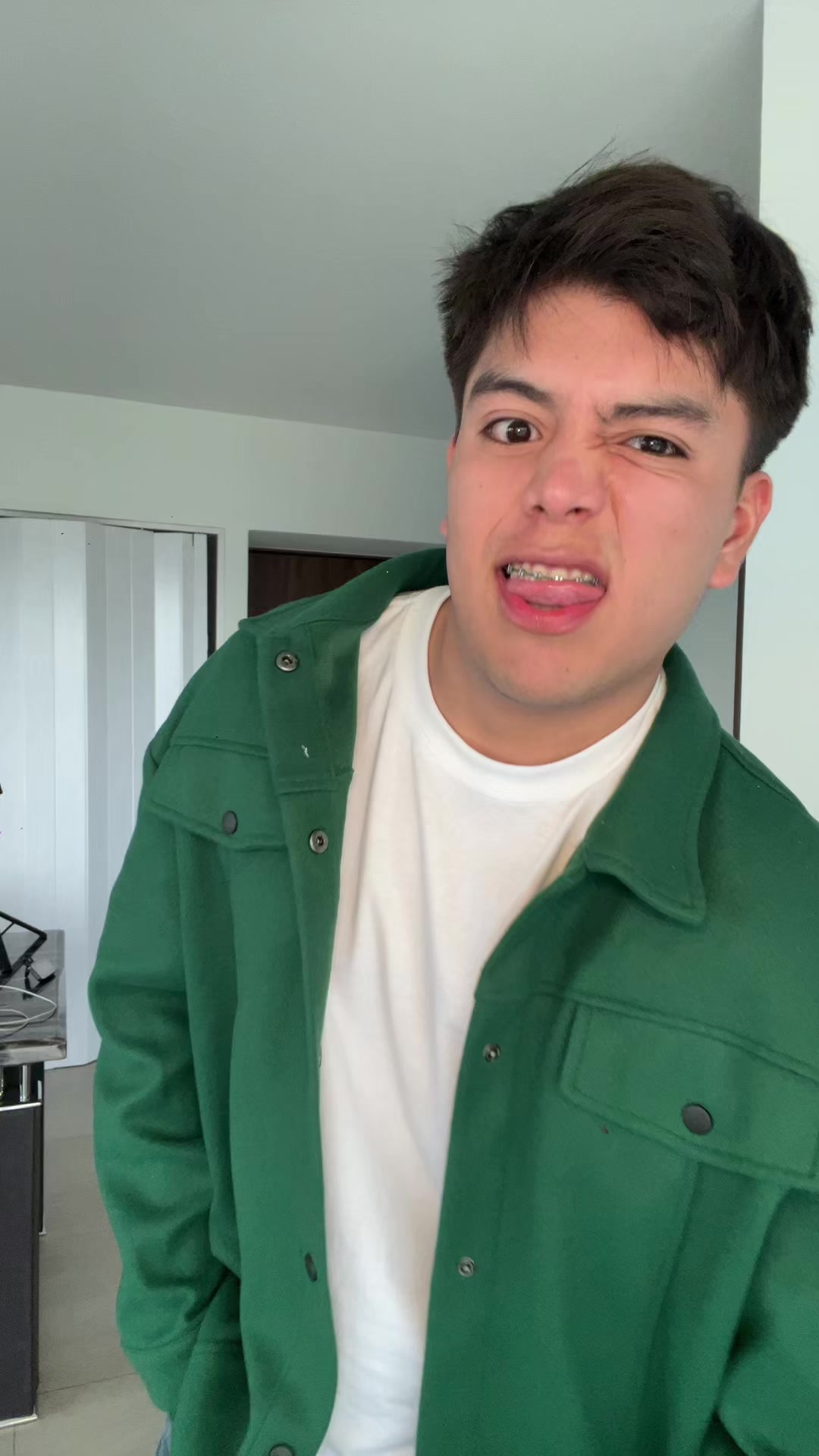 @C H A R L Y J O N A T H A N