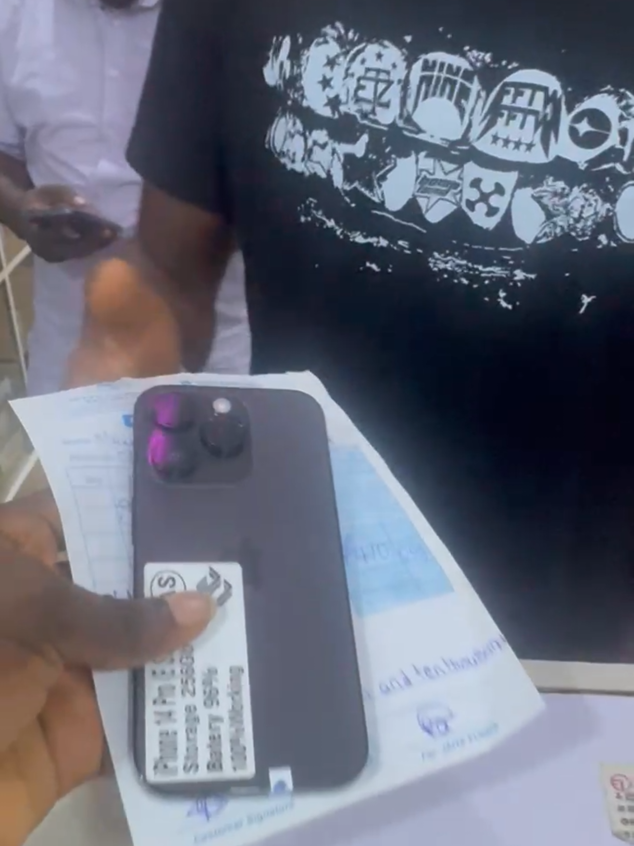 @APPLE PHONE PLUG IN IBADAN