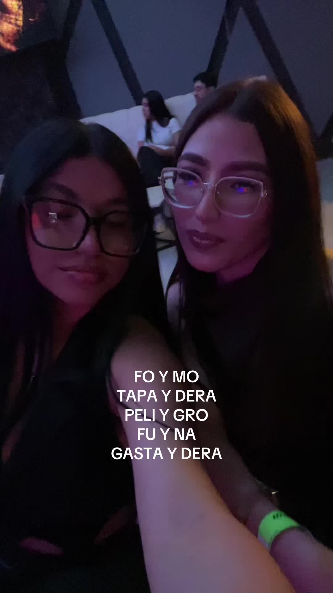 @Laurendemoya7