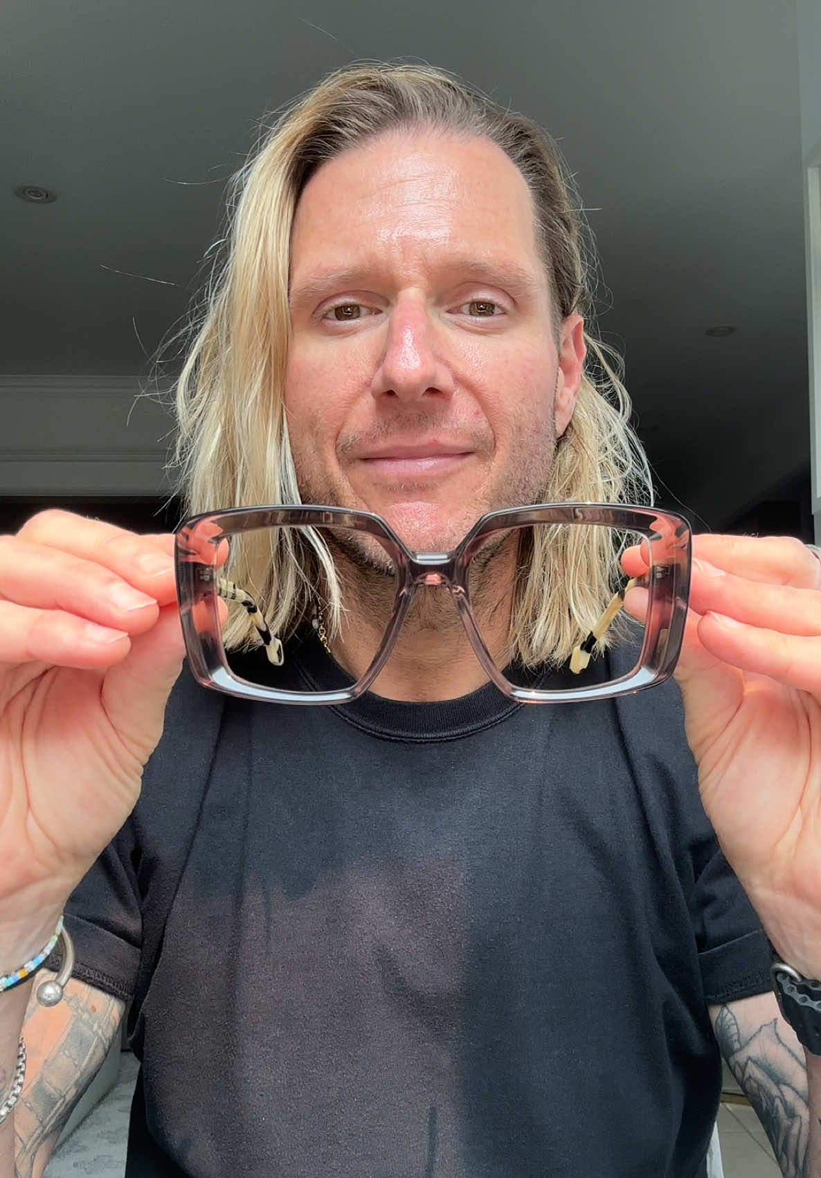 @Stevewearsglasses