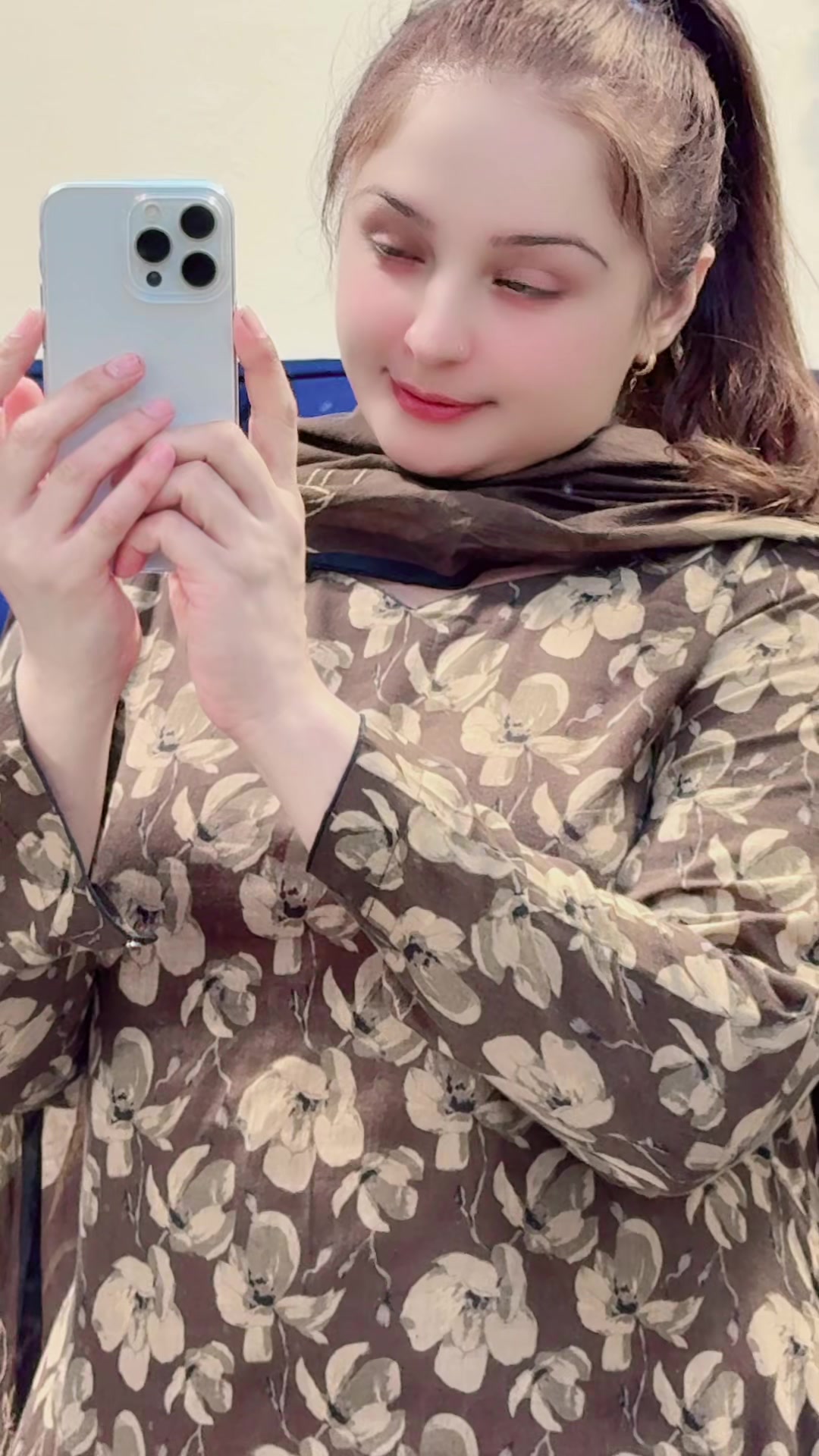 @zarosha_khan
