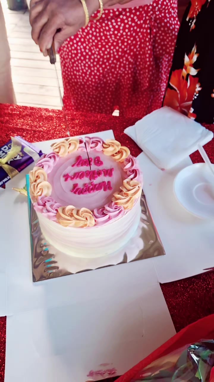 @Ayesha ASHRO 💖 💖 💖 💖