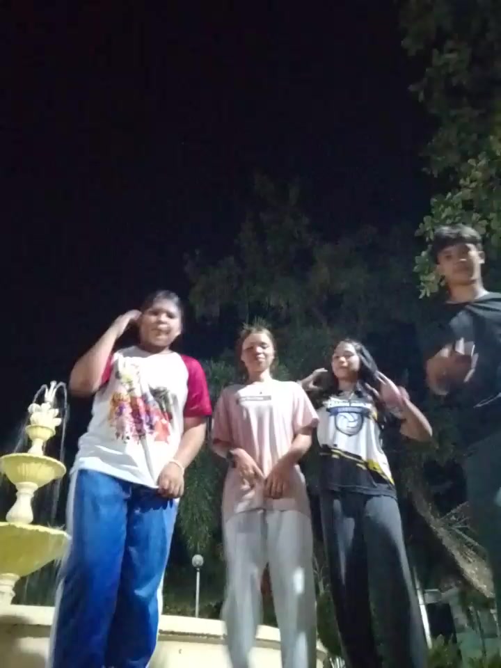 @Jo.