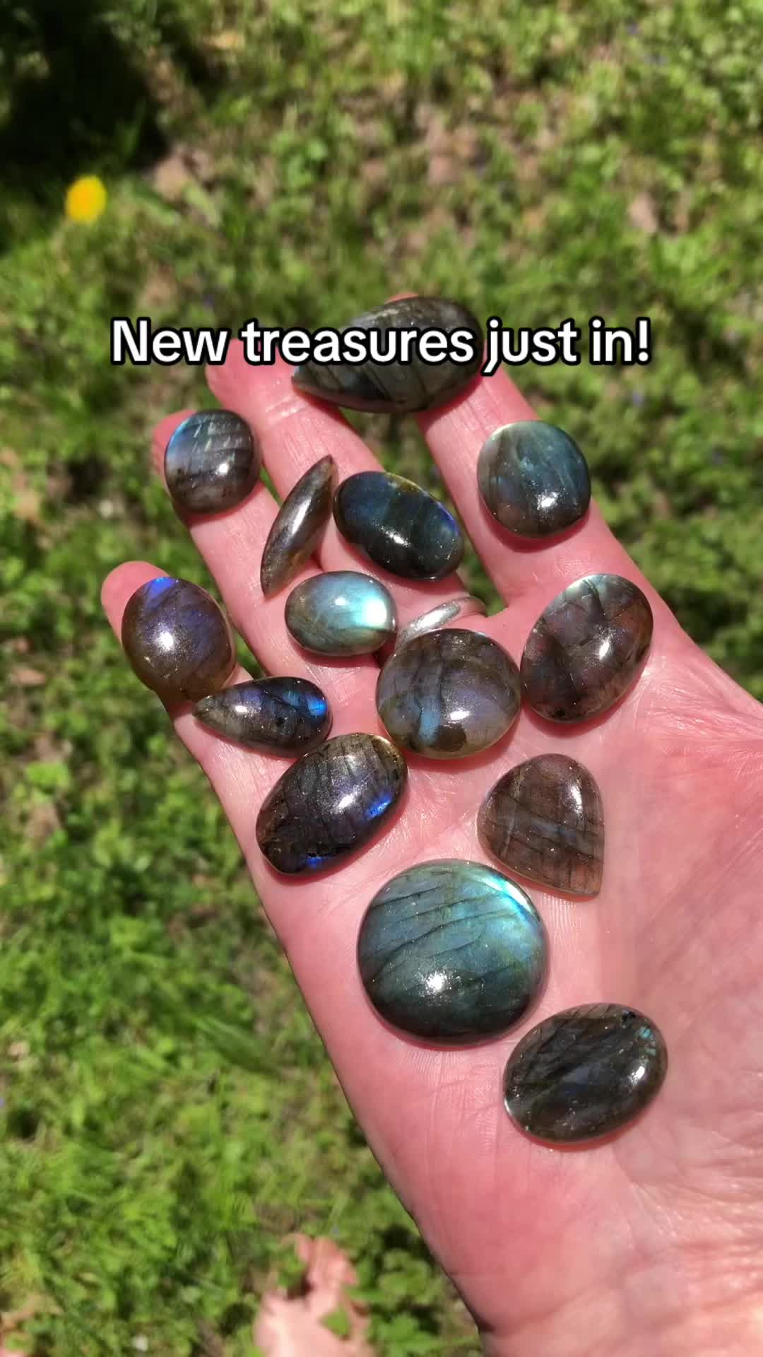 @nikmakcrystals