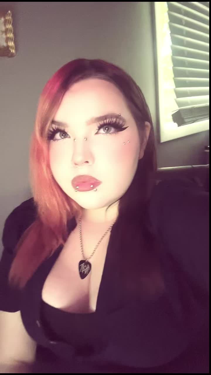 @livingdeadgirliemadz