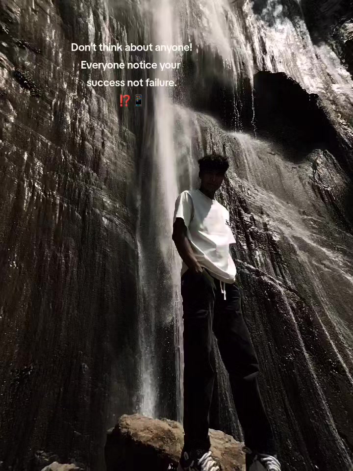 @ᴹᴿʜᴇᴀʀᴛʟᴇꜱꜱ🖤❤️🩹