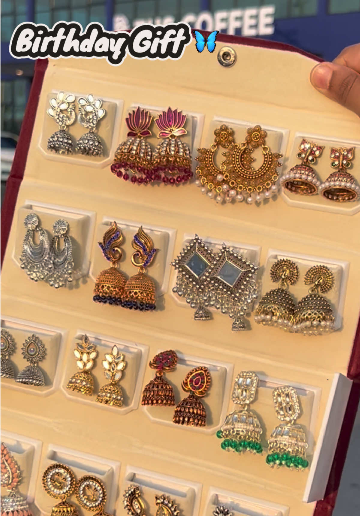 @Jewelsbyshax_
