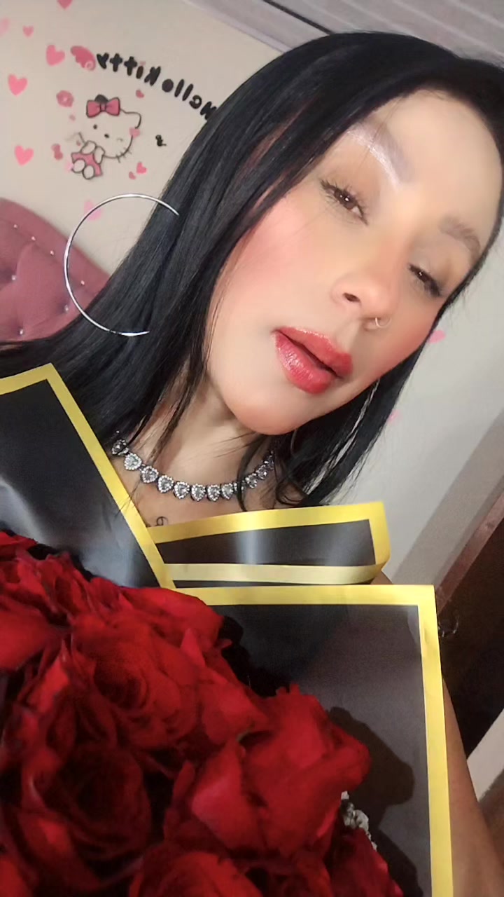 @BELLA TORRES