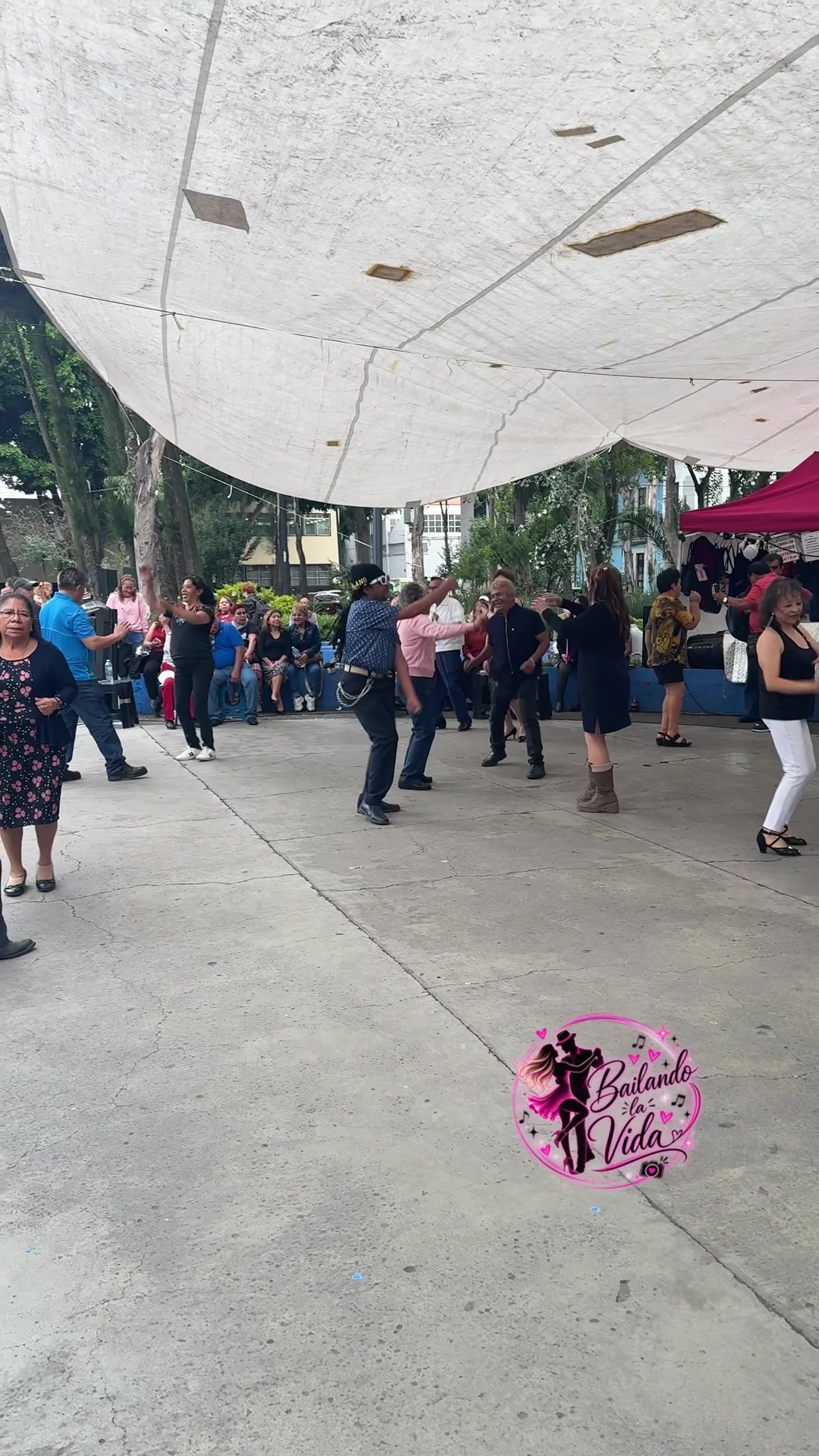 @Bailando la vida