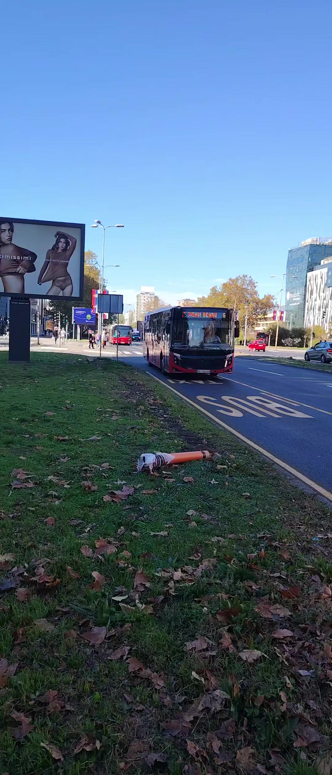 @Autobusi
