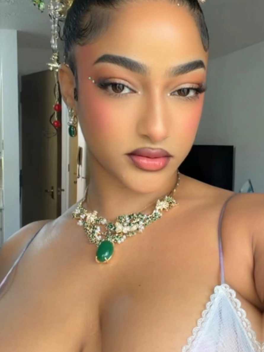 @Fanpage of Sophia Alakija