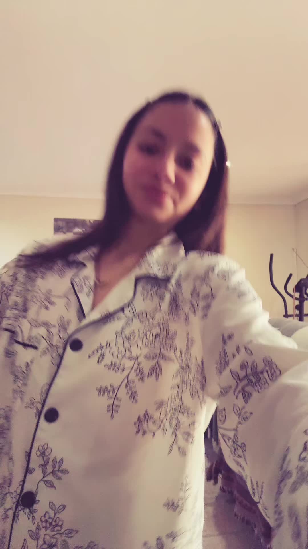 @heyitzoej