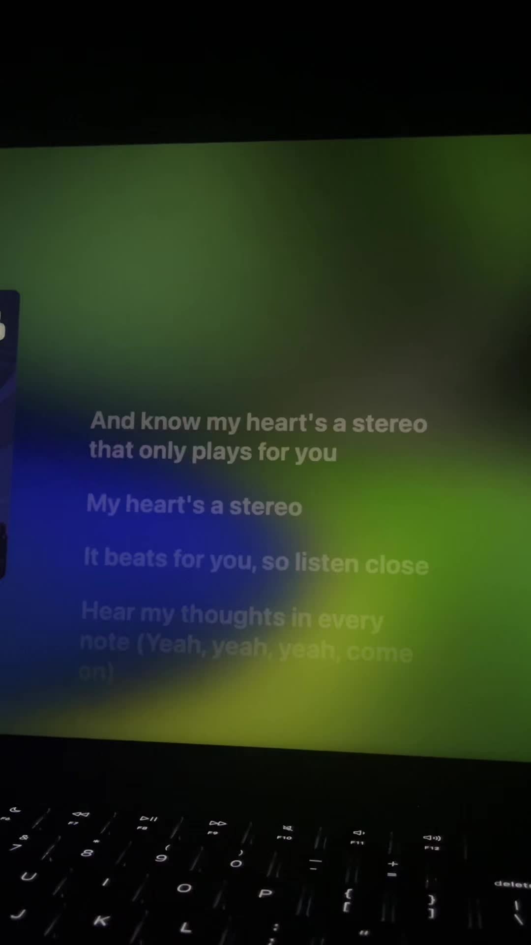 @🎧