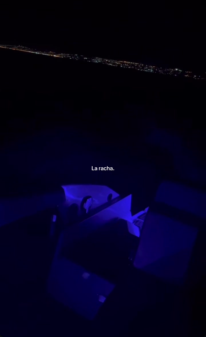 @℟