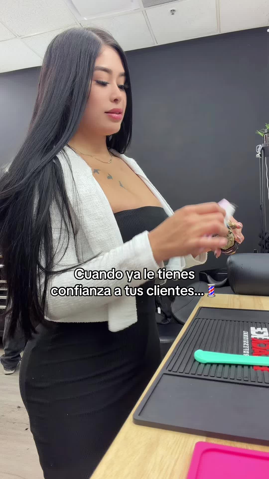 @honeybarber_
