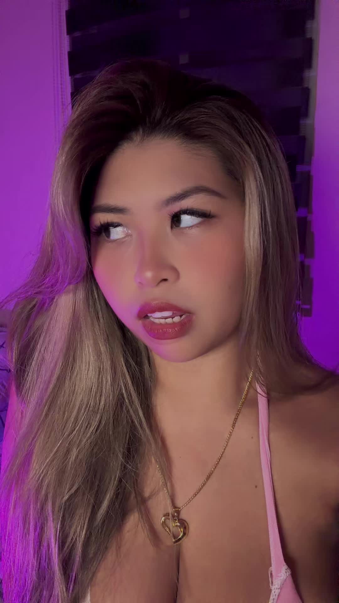 @RoxxieA