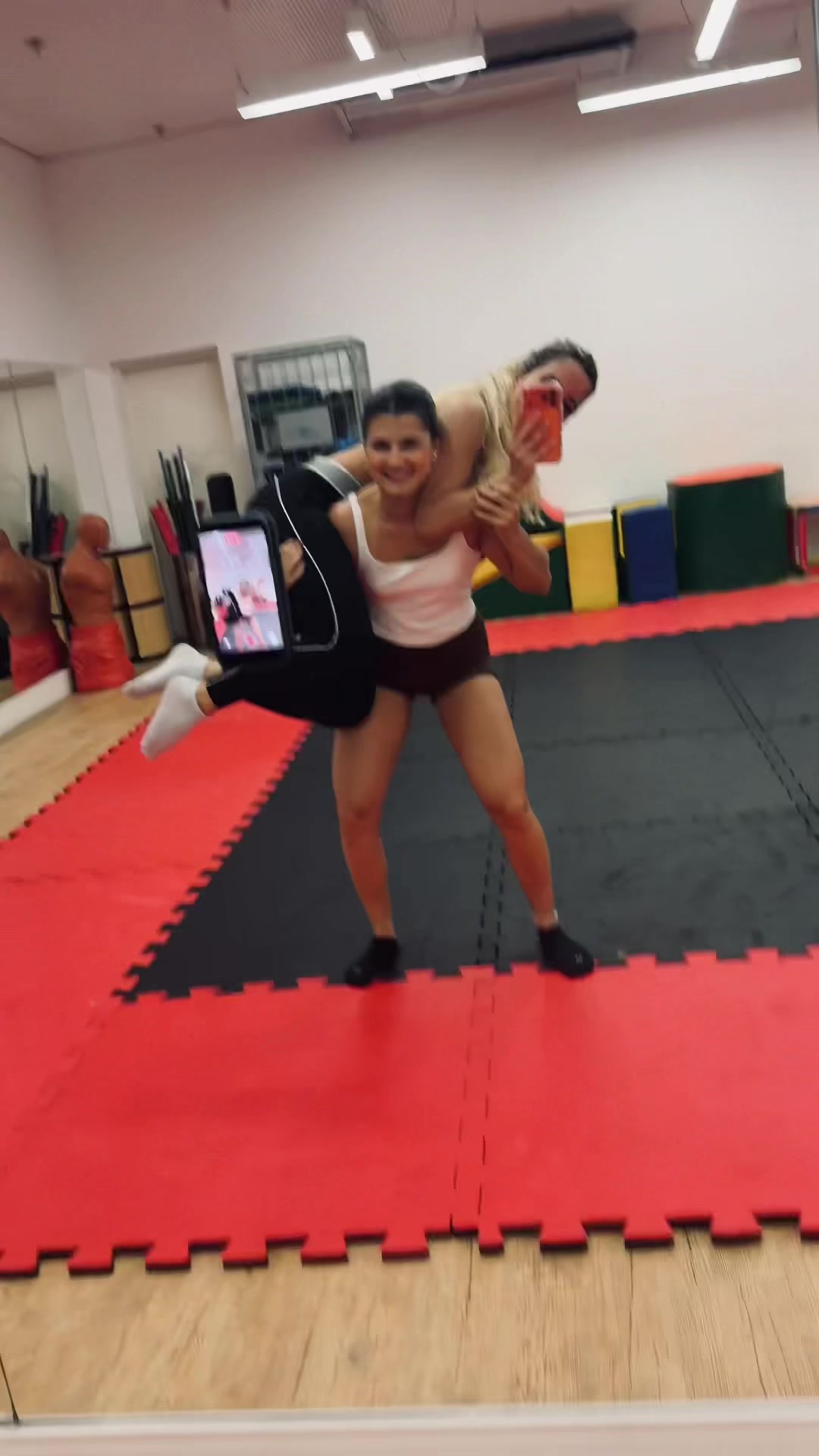 @leticiadardes