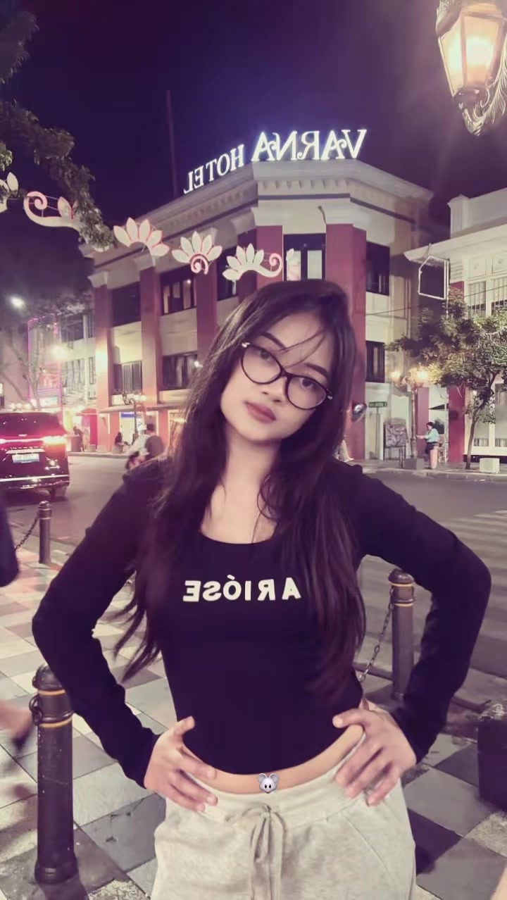 @Selfiee