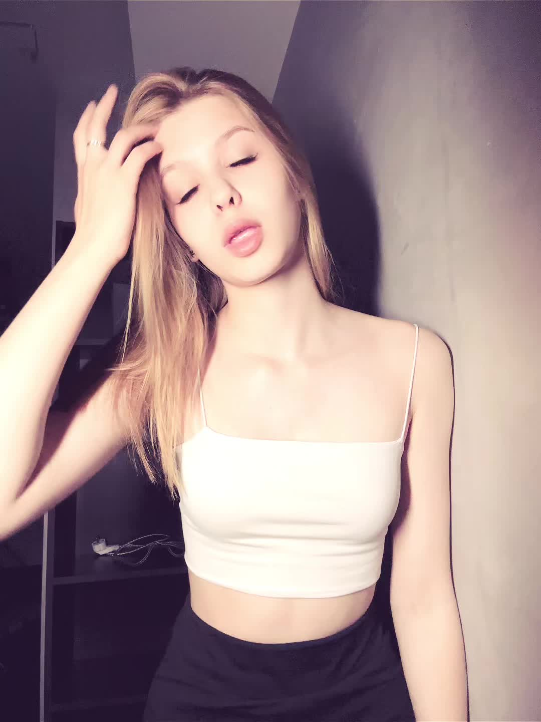 @D. 💋