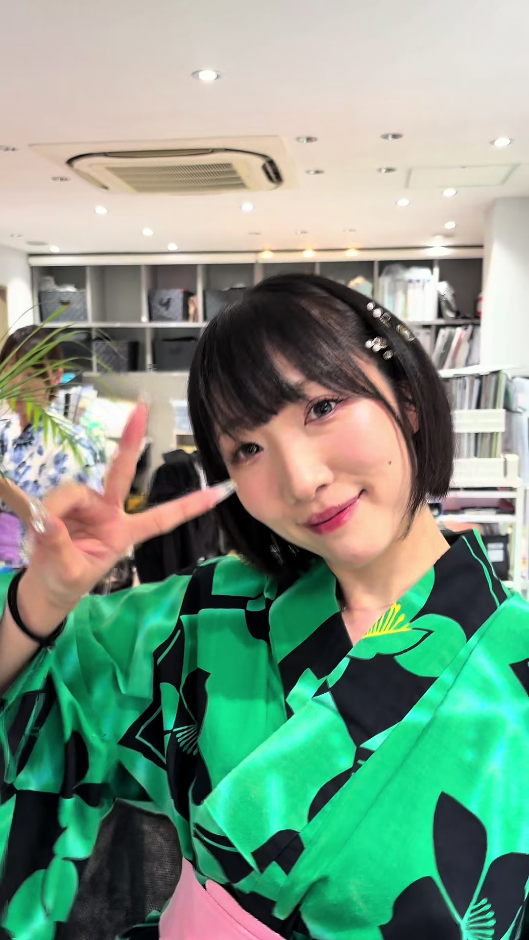 @歌舞伎町に花咲く電工女子達|電気工事|光の世界