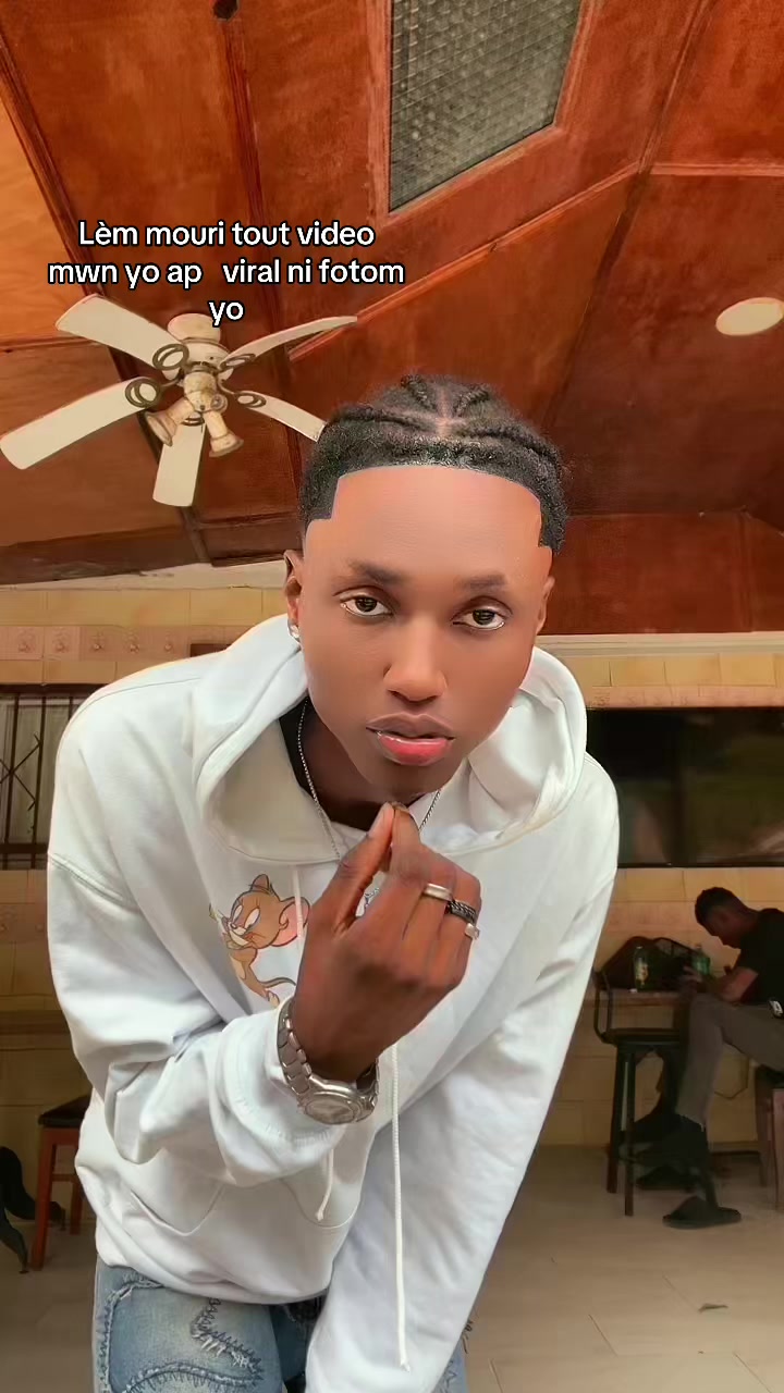 @Mr kris boy🧃~🥰