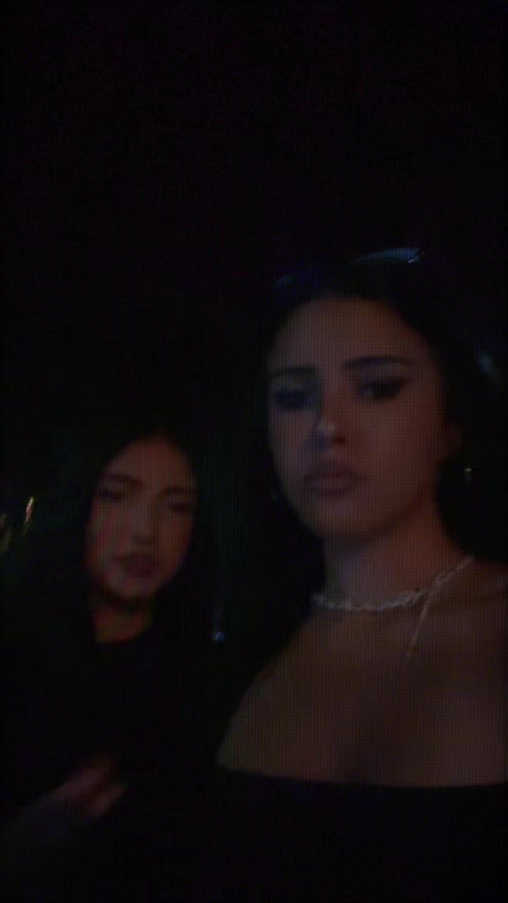 @neeveenica