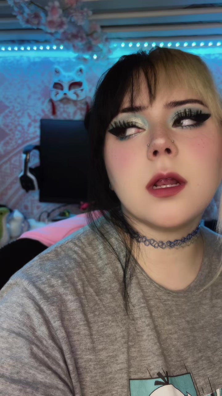 @Julie🖤