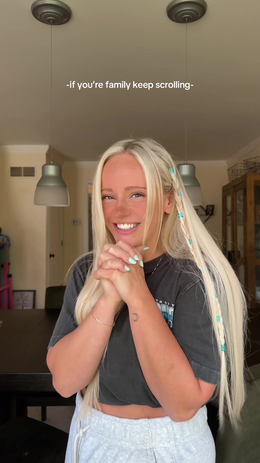 Erica Lovely (@erica_lovelyyy) - Urlebird