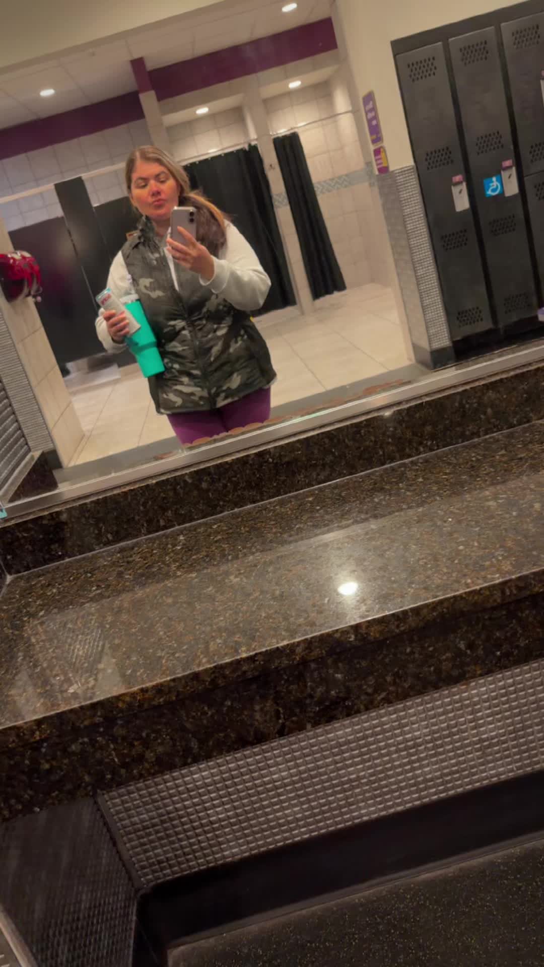 @Gummiebeemee143