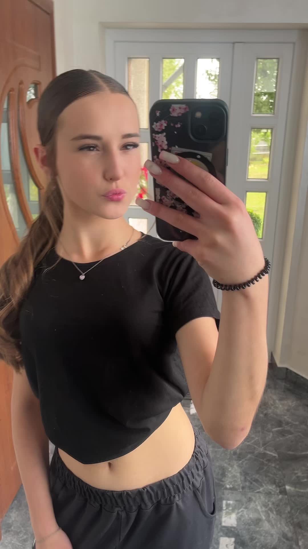 @nadia.