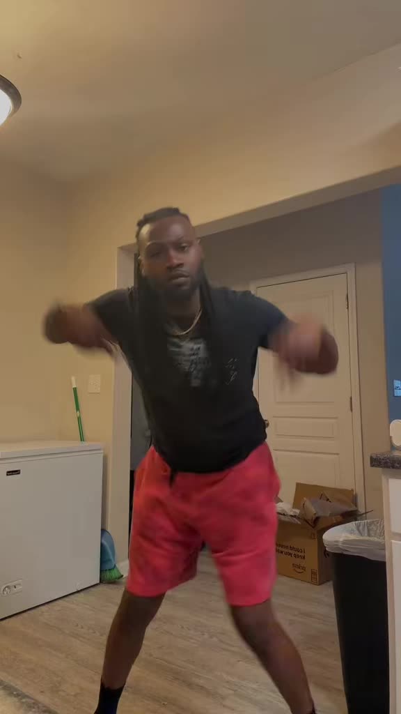 @_sneakyq_