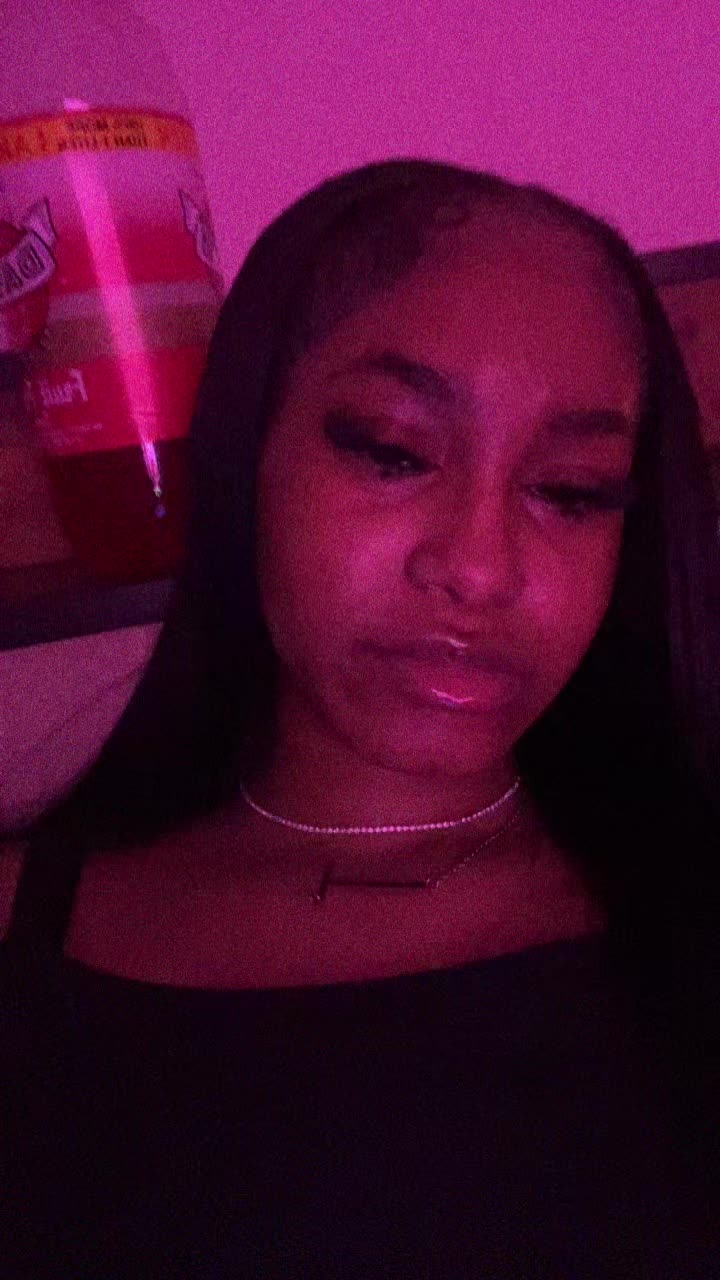 @axvslz_