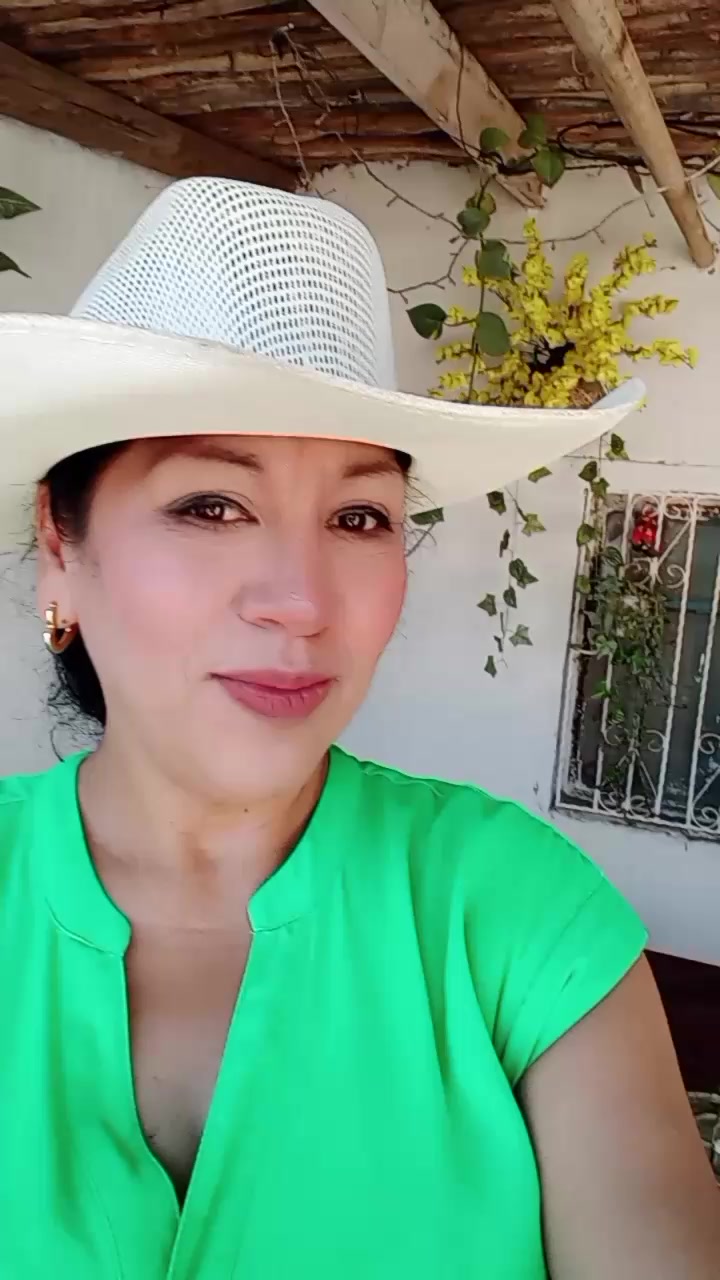 @Adela Esquivel